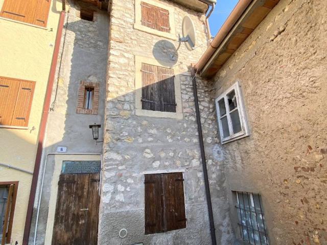 Villa Indipendente in affitto a Nesente, Brenzone