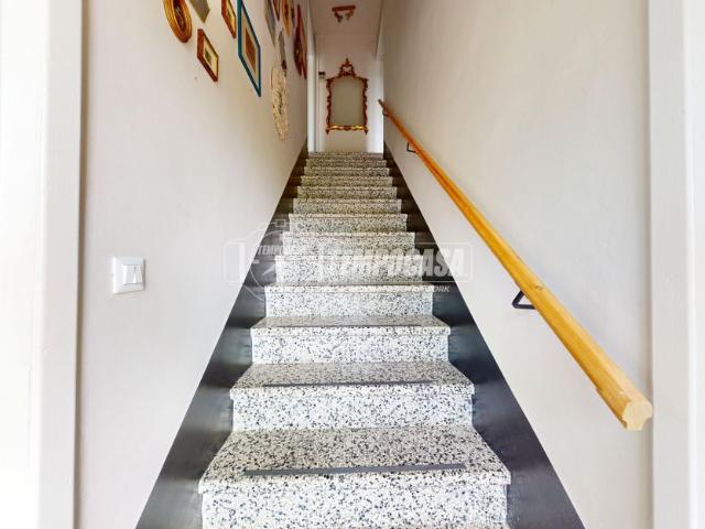 Villa Indipendente in affitto a Borgonuovo, Vezza d'Alba
