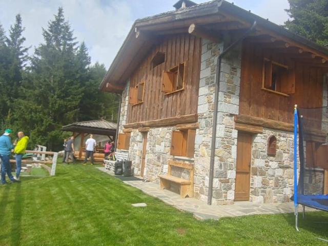 Villa Indipendente in affitto a Comunità montana della valle Camonica, Vione