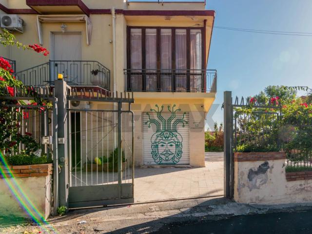 Villa Indipendente in affitto a Ficarazzi, Aci Castello