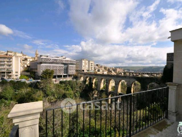 Villa Indipendente in affitto a Cappuccini, Ragusa