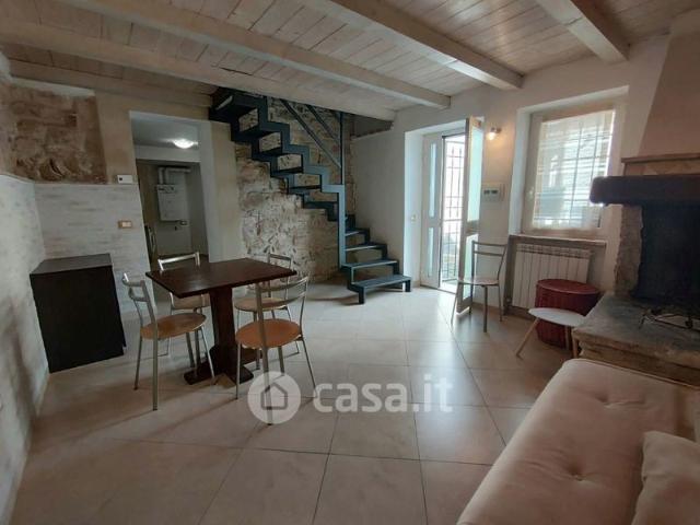 Villa Indipendente in affitto a Pianola, L'Aquila