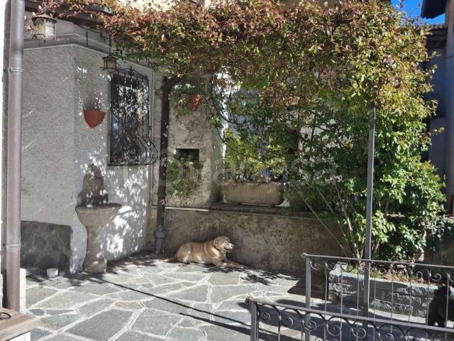 Villa Indipendente in affitto a Blessagno, Lombardia