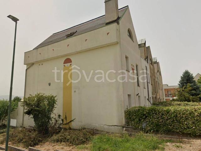 Villa Indipendente in affitto a Pesche, Molise