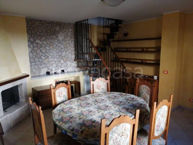 Villa Indipendente in affitto a Pizzoli, Abruzzo