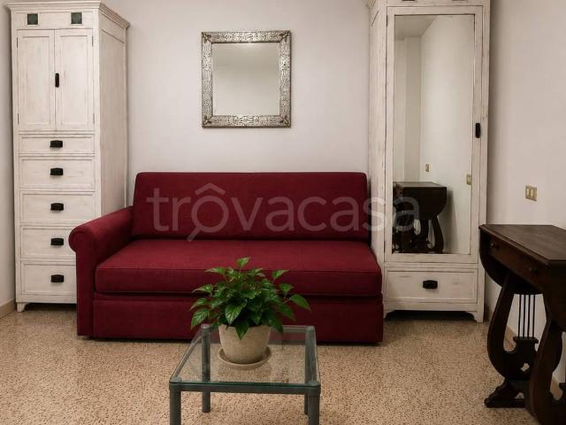 Villa Indipendente in affitto a Unione di Comuni Valdarno e Valdisieve, Rufina
