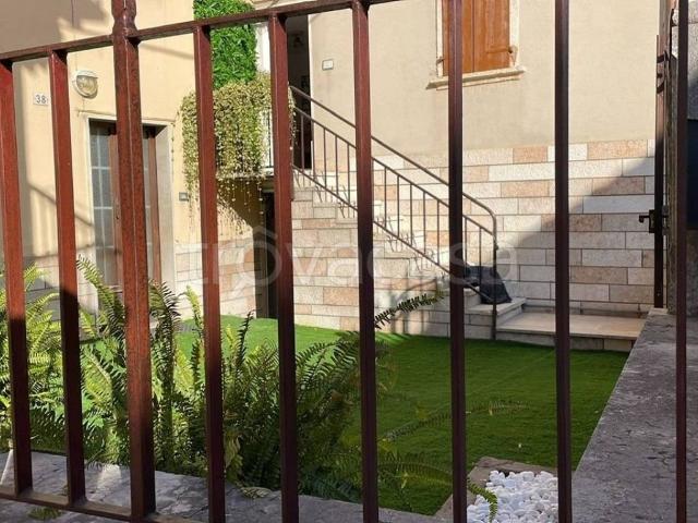 Villa Indipendente in affitto a Domegliara, Sant'ambrogio Di