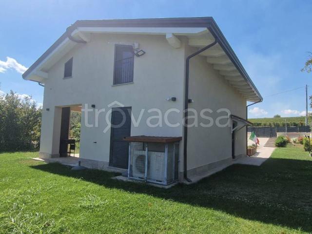 Villa Indipendente in affitto a Taurasi, Campania