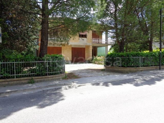 Villa Indipendente in affitto a Chiesanuova, Marche