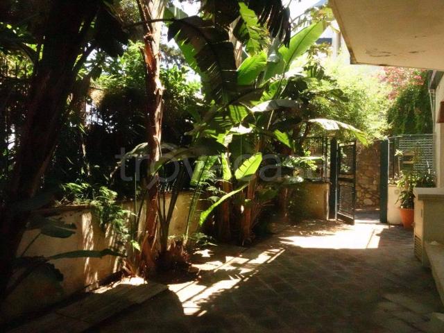 Villa Indipendente in affitto a Capomulini, Acireale
