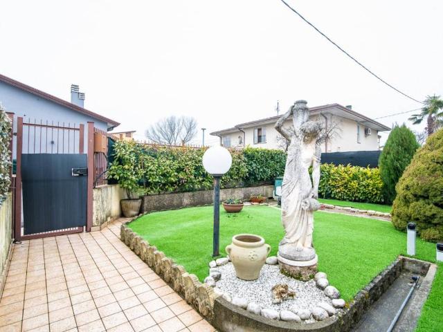 Villa Indipendente in vendita a Giarre, Abano Terme Bagni