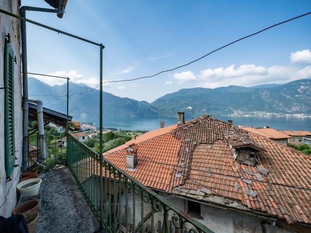 Villa Indipendente in vendita a Abbadia Lariana, Lombardia