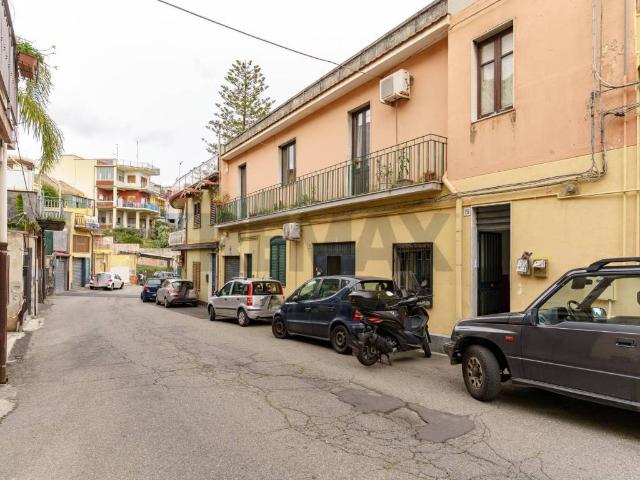 Villa Indipendente in vendita a Ficarazzi, Aci Castello