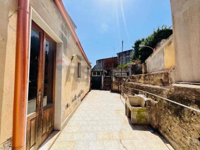 Villa Indipendente in vendita a Aci Catena, Sicilia