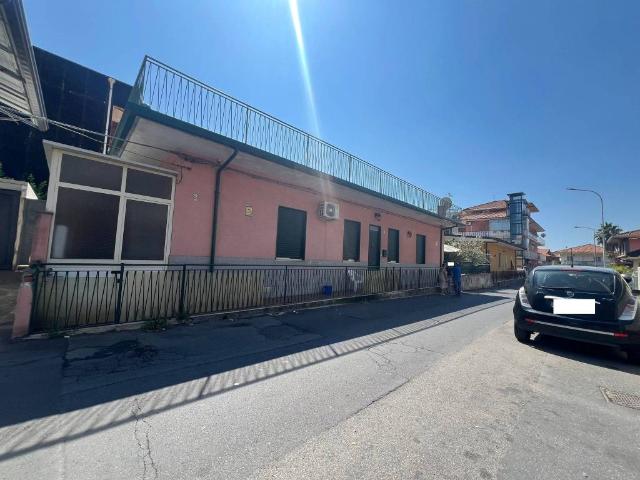 Villa Indipendente in vendita a Aci Sant'antonio, Sicilia