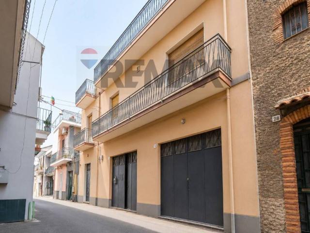 Villa Indipendente in vendita a Aci Sant'antonio, Sicilia