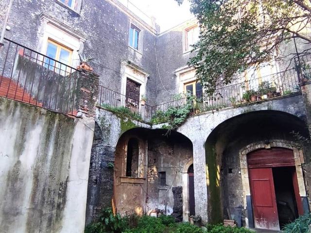 Villa Indipendente in vendita a Aci Sant'antonio, Sicilia