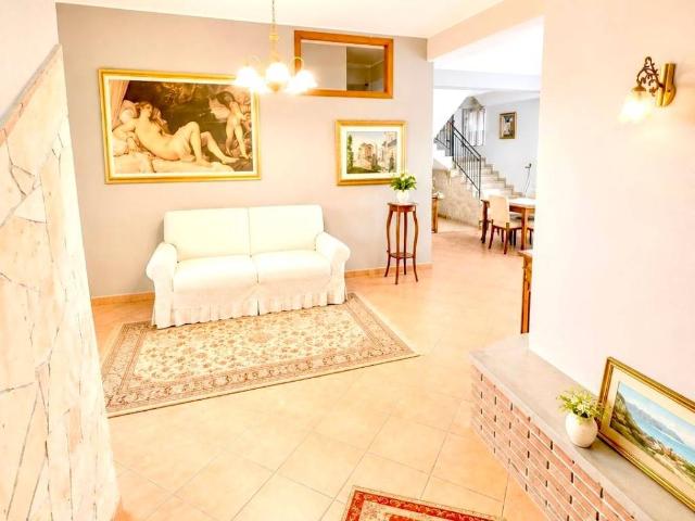 Villa Indipendente in vendita a Lavina, Aci Sant'antonio