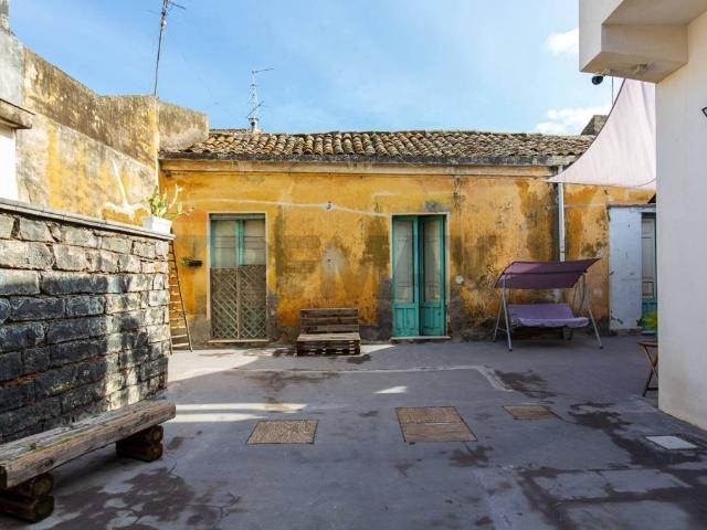 Villa Indipendente in vendita a Aci Sant'antonio, Sicilia