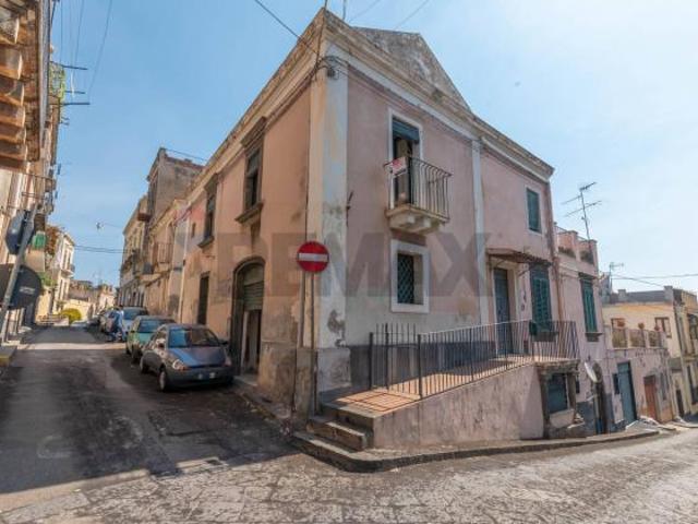 Villa Indipendente in vendita a Acireale, Sicilia