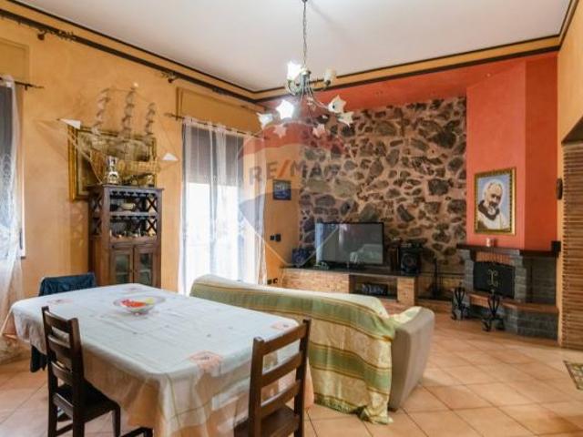 Villa Indipendente in vendita a Acireale, Sicilia