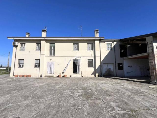 Villa Indipendente in vendita a Acquanegra sul Chiese, Mantova