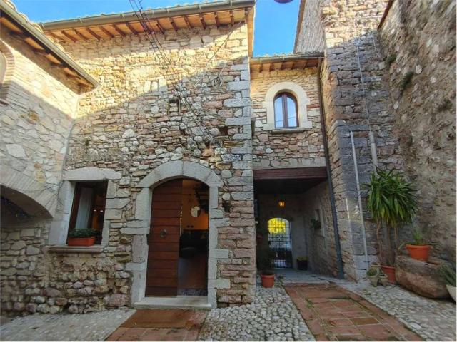 Villa Indipendente in vendita a Acquasparta, Umbria