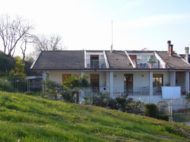 Villa Indipendente in vendita a Ponterotto, Marche