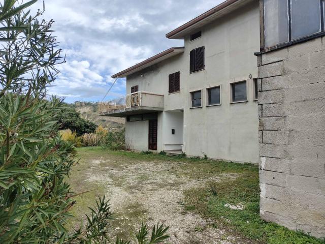 Villa Indipendente in vendita a Zona Industriale Acquaviva Picena, Marche