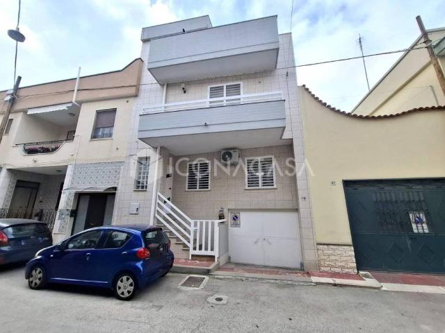 Villa Indipendente in vendita a Adelfia, Bari