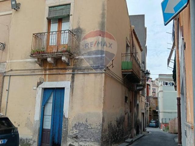 Villa Indipendente in vendita a Adrano, Catania