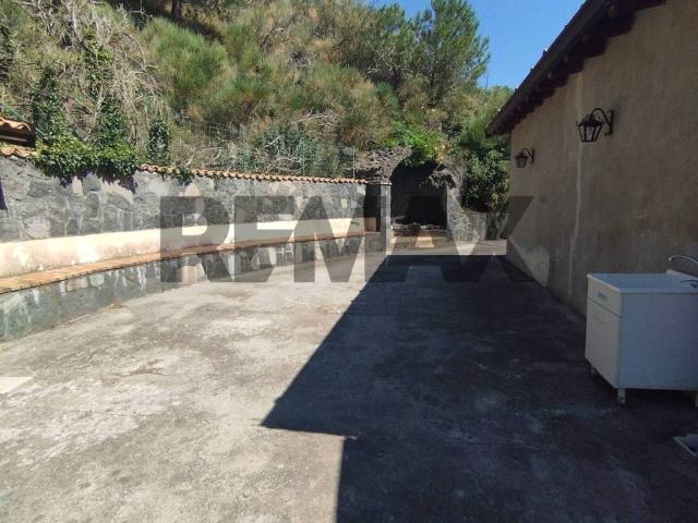 Villa Indipendente in vendita a Adrano, Sicilia