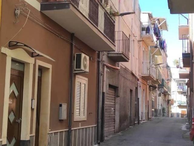 Villa Indipendente in vendita a Adrano, Catania