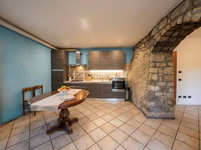 Villa Indipendente in vendita a Adrara San Martino, Bergamo