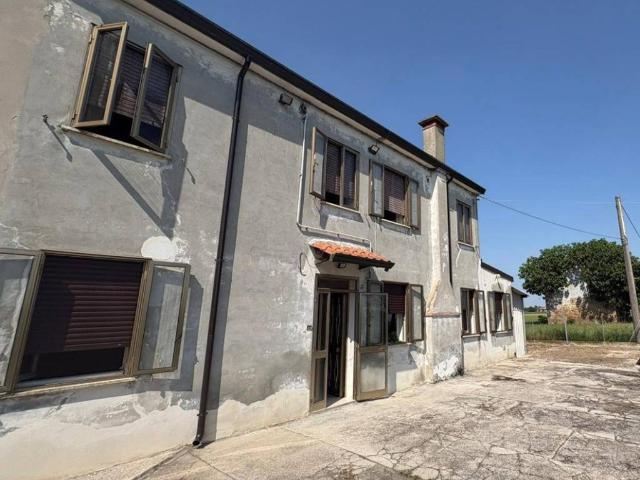 Villa Indipendente in vendita a Adria, Veneto