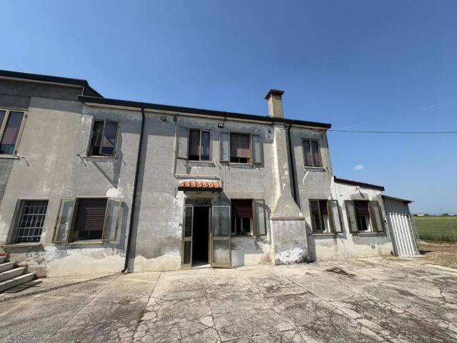 Villa Indipendente in vendita a Adria, Veneto