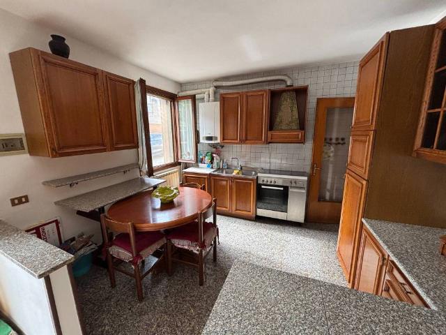 Villa Indipendente in vendita a Adria, Veneto