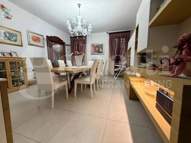Villa Indipendente in vendita a Borgo Dolomiti, Adria