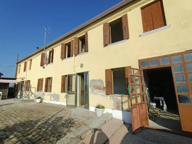 Villa Indipendente in vendita a Adria, Veneto