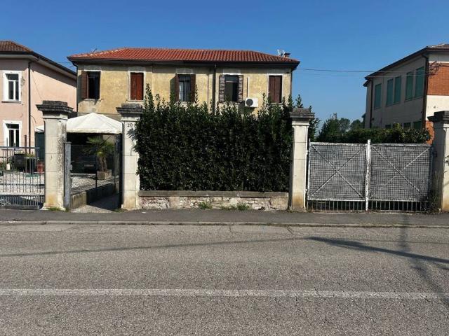 Villa Indipendente in vendita a Borgo Dolomiti, Adria