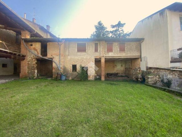 Villa Indipendente in vendita a Adro, Lombardia