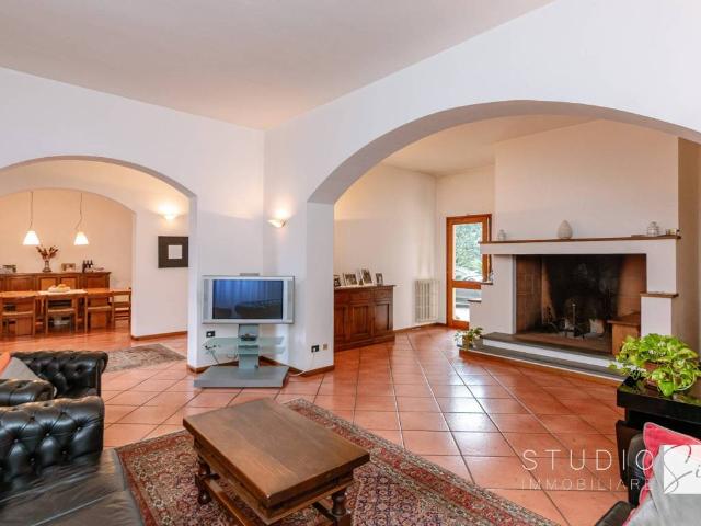 Villa Indipendente in vendita a Agliana, Toscana