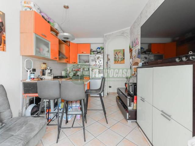 Appartamento in vendita a Aicurzio, Lombardia