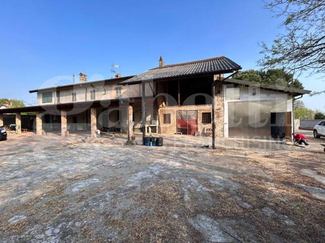 Villa Indipendente in vendita a Alagna Lomellina, Lombardia