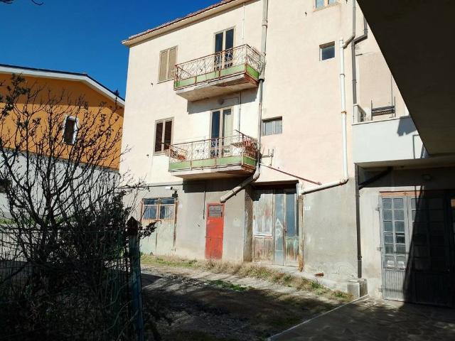 Villa Indipendente in vendita a Alanno, Abruzzo