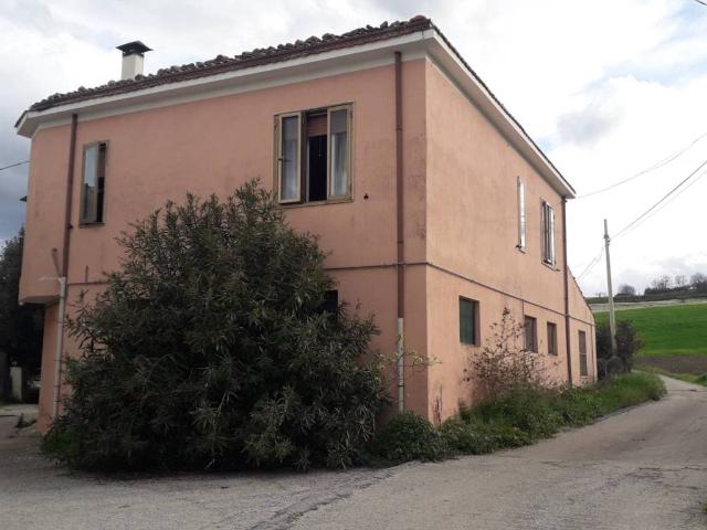Villa Indipendente in vendita a Alanno, Abruzzo