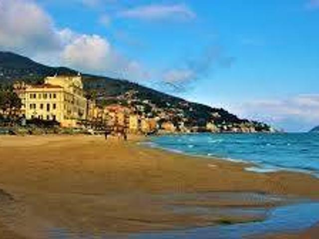 Villa Indipendente in vendita a Moglio, Alassio