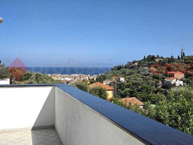 Villa Indipendente in vendita a Alassio, Liguria