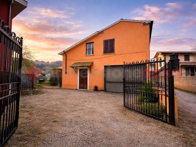 Villa Indipendente in vendita a Alatri, Lazio