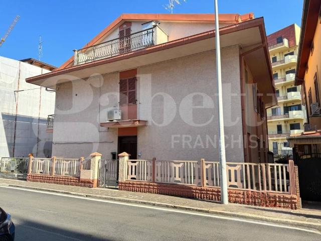 Villa Indipendente in vendita a Unione dei Comuni della Val Vibrata, Alba Adriatica